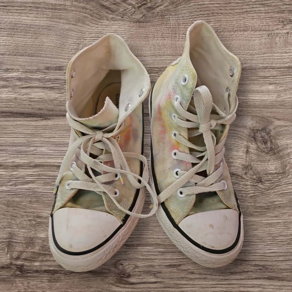 Converse - Kids SZ 3 Tye Dye High Top Shoes